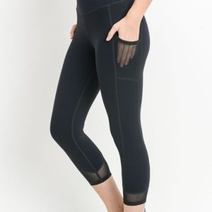 Black Capri Leggings a little mesh & side pockets